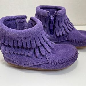 Minnetonka Kids Light Purple Suede Boots Size 4T